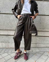 Kép betöltése a galériamegjelenítőbe: 5569 ROBIN ballon műbőr nadrág
