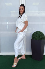 Kép betöltése a galériamegjelenítőbe: 12012 ANDA gombos vállú felső
