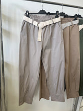 Kép betöltése a galériamegjelenítőbe: 52125 STACY öves nadrág
