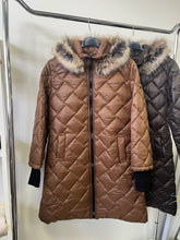 Kép betöltése a galériamegjelenítőbe: 88907 MONETT steppelt passzés ujjú kabát
