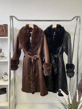 Kép betöltése a galériamegjelenítőbe: 10167 MARGARET műirha bunda
