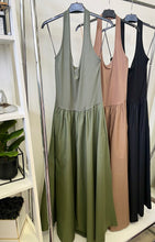 Kép betöltése a galériamegjelenítőbe: 18919 MOLLY nyakba akasztós vászon szoknyás ruha
