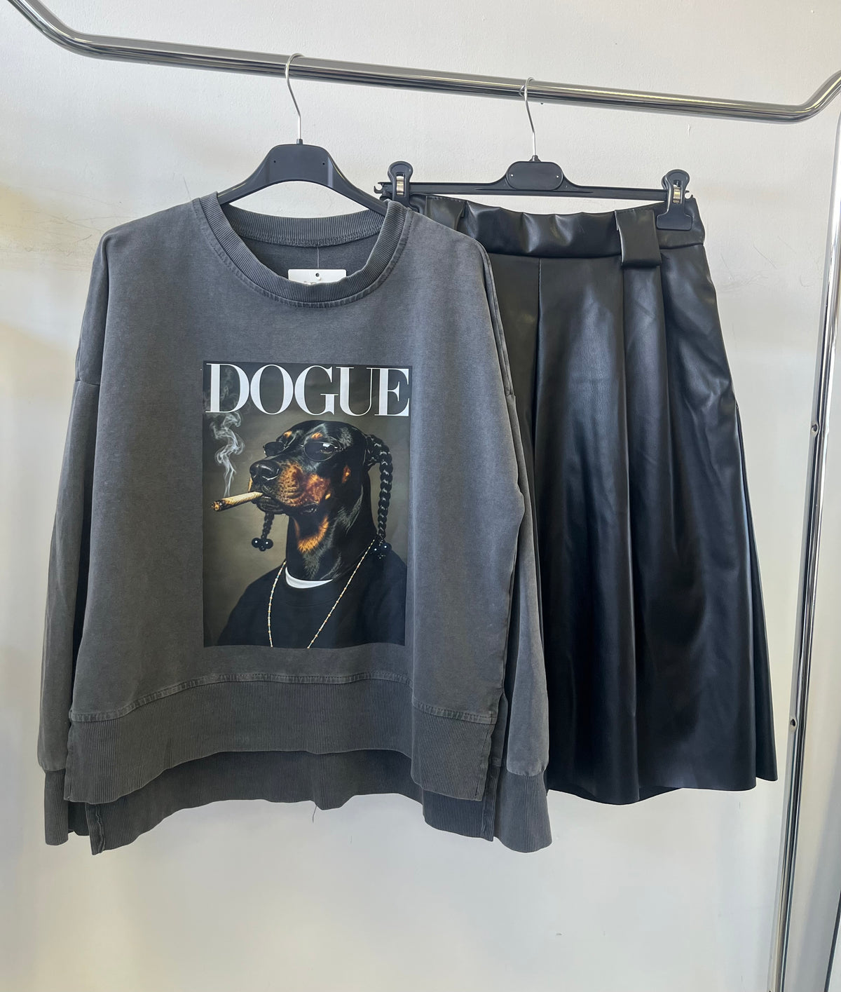 6112 DOGUE SNOOP Dobermann oversized pulóver