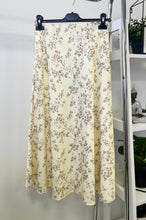 Kép betöltése a galériamegjelenítőbe: 6886 SPRING virágos szatén szoknya
