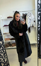 Kép betöltése a galériamegjelenítőbe: 230121 HELENA műszőrme bunda
