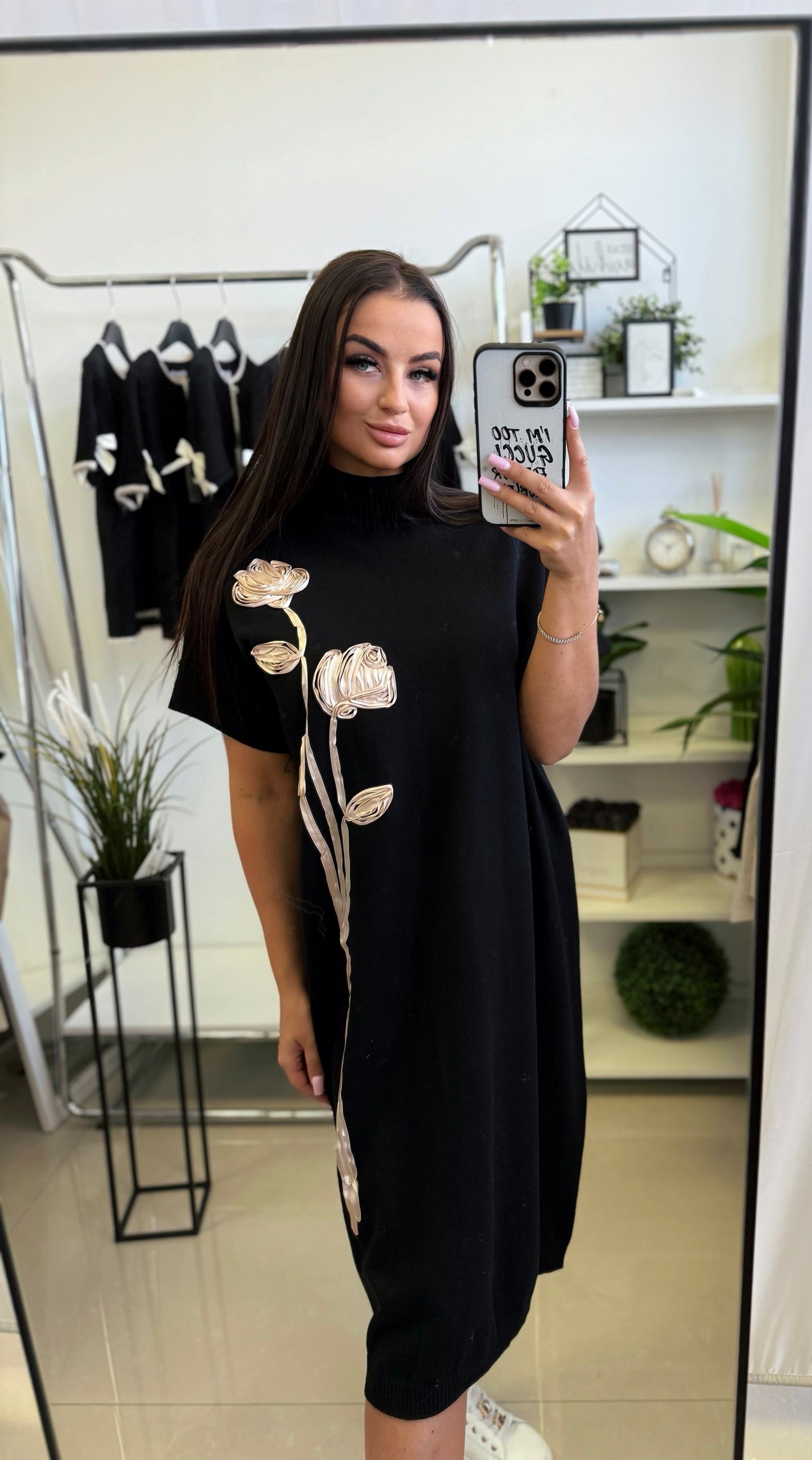 9321 LETICIA kötött ruha szatén virág dísszel