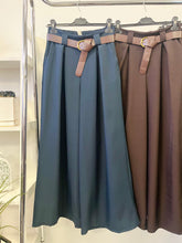 Kép betöltése a galériamegjelenítőbe: 33206 MIA bőszárú őszi nadrág
