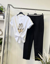 Kép betöltése a galériamegjelenítőbe: 7330 FLOWER SHOES pamut póló
