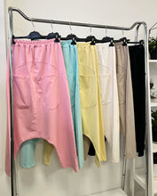 Kép betöltése a galériamegjelenítőbe: 8103 ITALY gombos extra ülepes pamut nadrág
