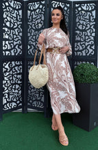 Kép betöltése a galériamegjelenítőbe: 36887 KIARA barna mintás muszlin ruha
