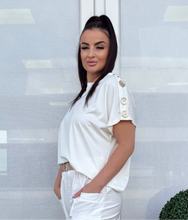 Kép betöltése a galériamegjelenítőbe: 12012 ANDA gombos vállú felső
