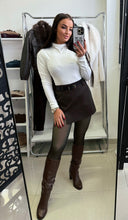 Kép betöltése a galériamegjelenítőbe: 43362 DENY öves szoknya/sort
