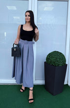 Kép betöltése a galériamegjelenítőbe: 3316 DORINA öves, zsebes szoknya
