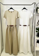 Kép betöltése a galériamegjelenítőbe: 8796 POLLY vászon szoknyás öves ruha
