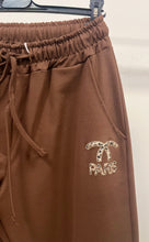 Kép betöltése a galériamegjelenítőbe: 05261 PARIS jogging nadrág
