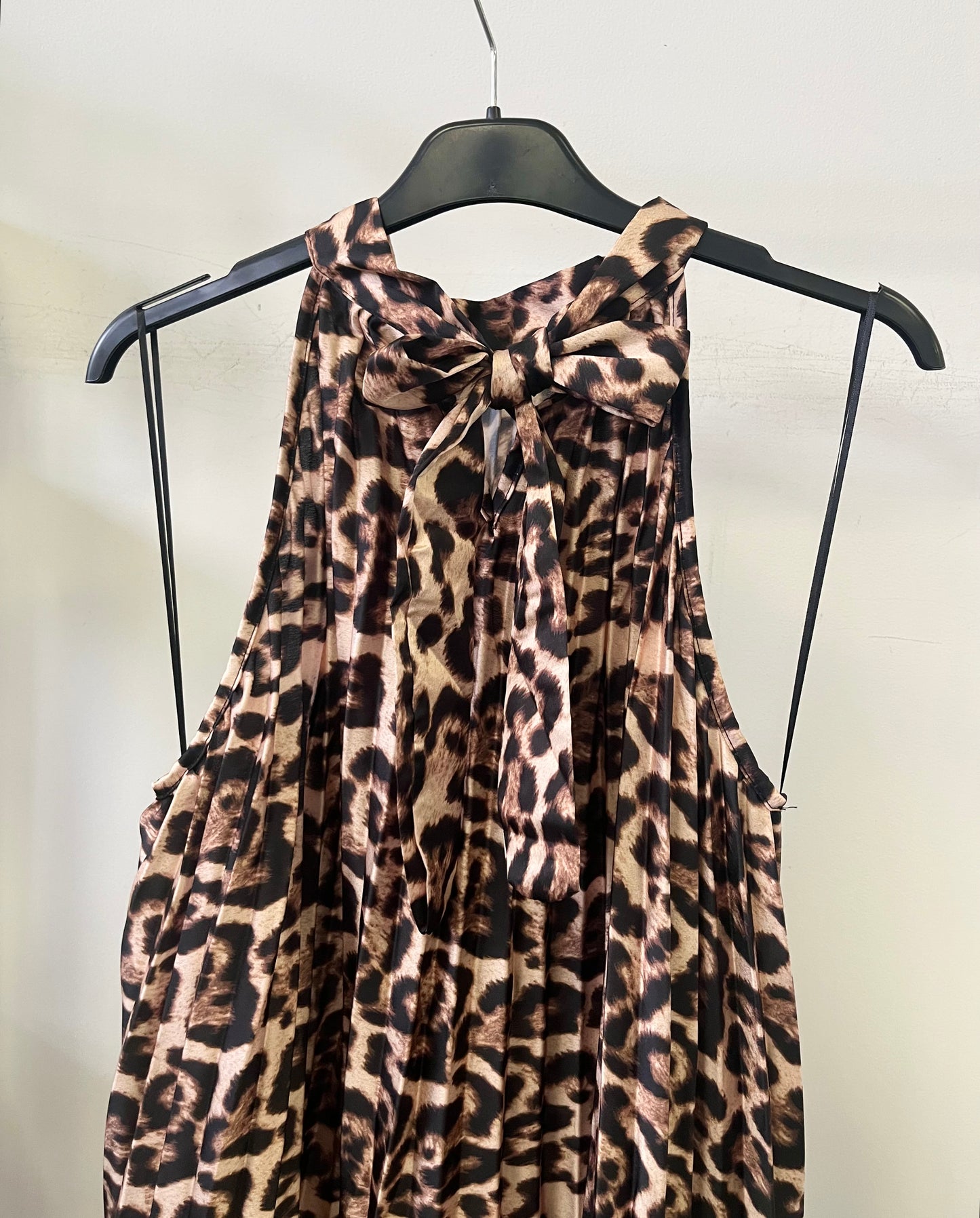 2294 LEOPÁRD pliszírozott maxi ruha