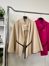 Kép betöltése a galériamegjelenítőbe: 2956 MARION öves poncsó
