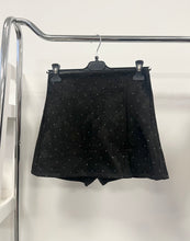 Kép betöltése a galériamegjelenítőbe: 006241 MERYLIN csipke szoknya/sort strasszokkal
