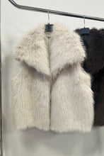 Kép betöltése a galériamegjelenítőbe: 27412 KYLIE műszőrme mellény
