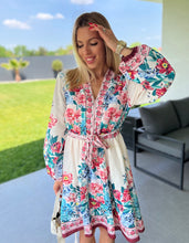 Kép betöltése a galériamegjelenítőbe: 3696 DORIS virágos vászon ruha
