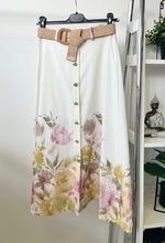 Kép betöltése a galériamegjelenítőbe: 15061 ALMA virágos vászon szoknya
