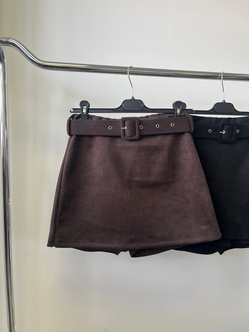 43080 VENDY öves velúr hatású szoknya/sort