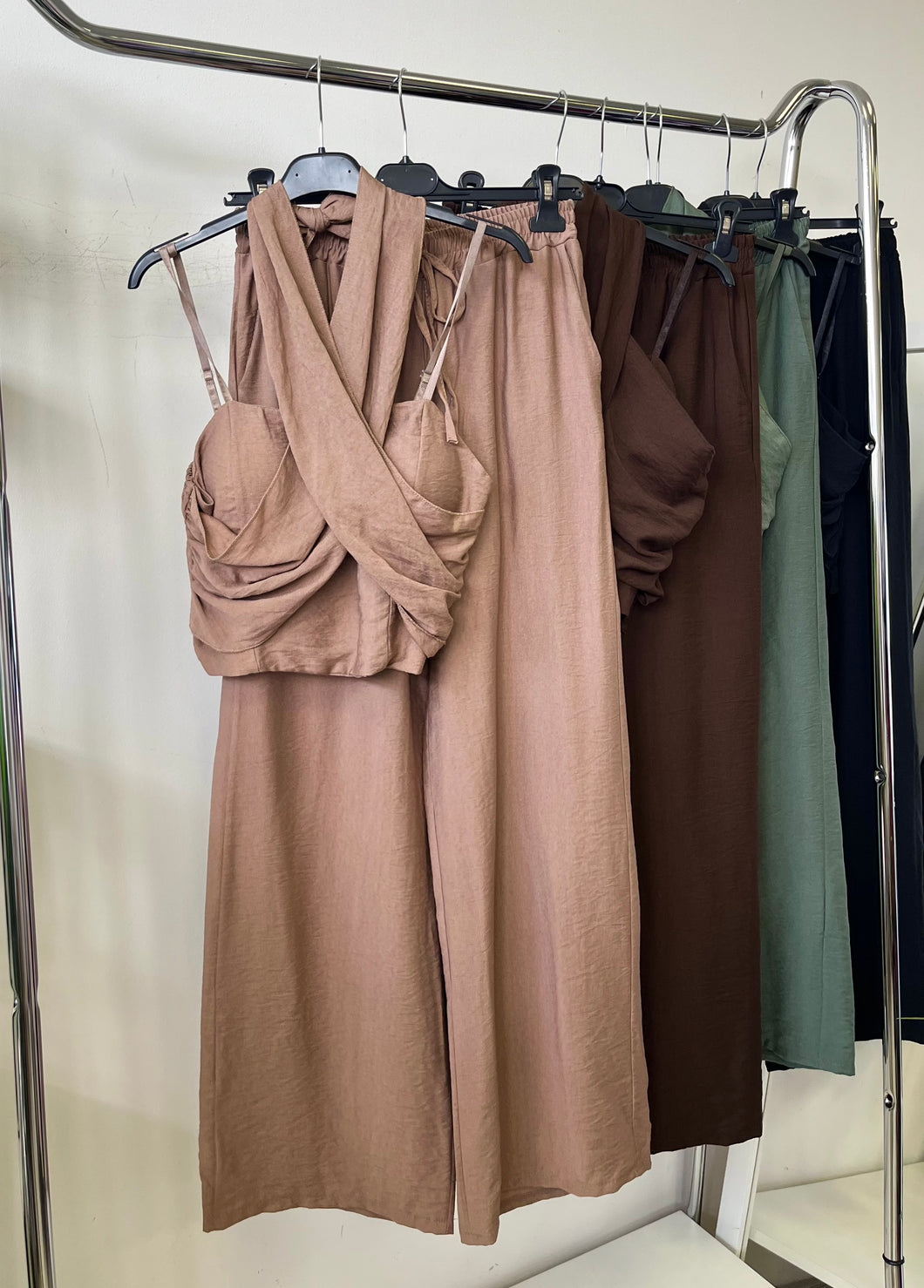 27098 CARA nyakba kötős vászon szett