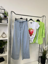 Kép betöltése a galériamegjelenítőbe: 8070 EVELYN kötős extra hosszú bőszárú farmer
