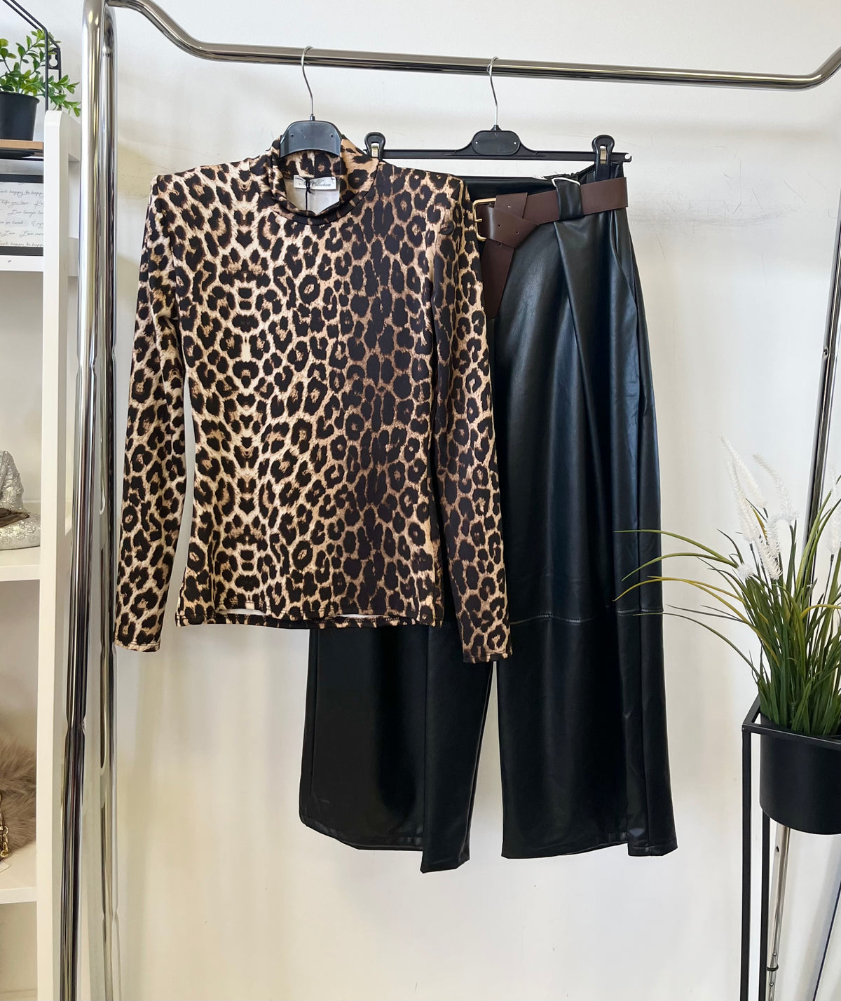 3990 LOLY leopárd felső válltöméssel