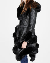 Kép betöltése a galériamegjelenítőbe: 22009 GINA  harang szoknyás műbőr szőrmés kabát
