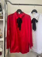 Kép betöltése a galériamegjelenítőbe: 33202 TARA vászon ing szatén masnival
