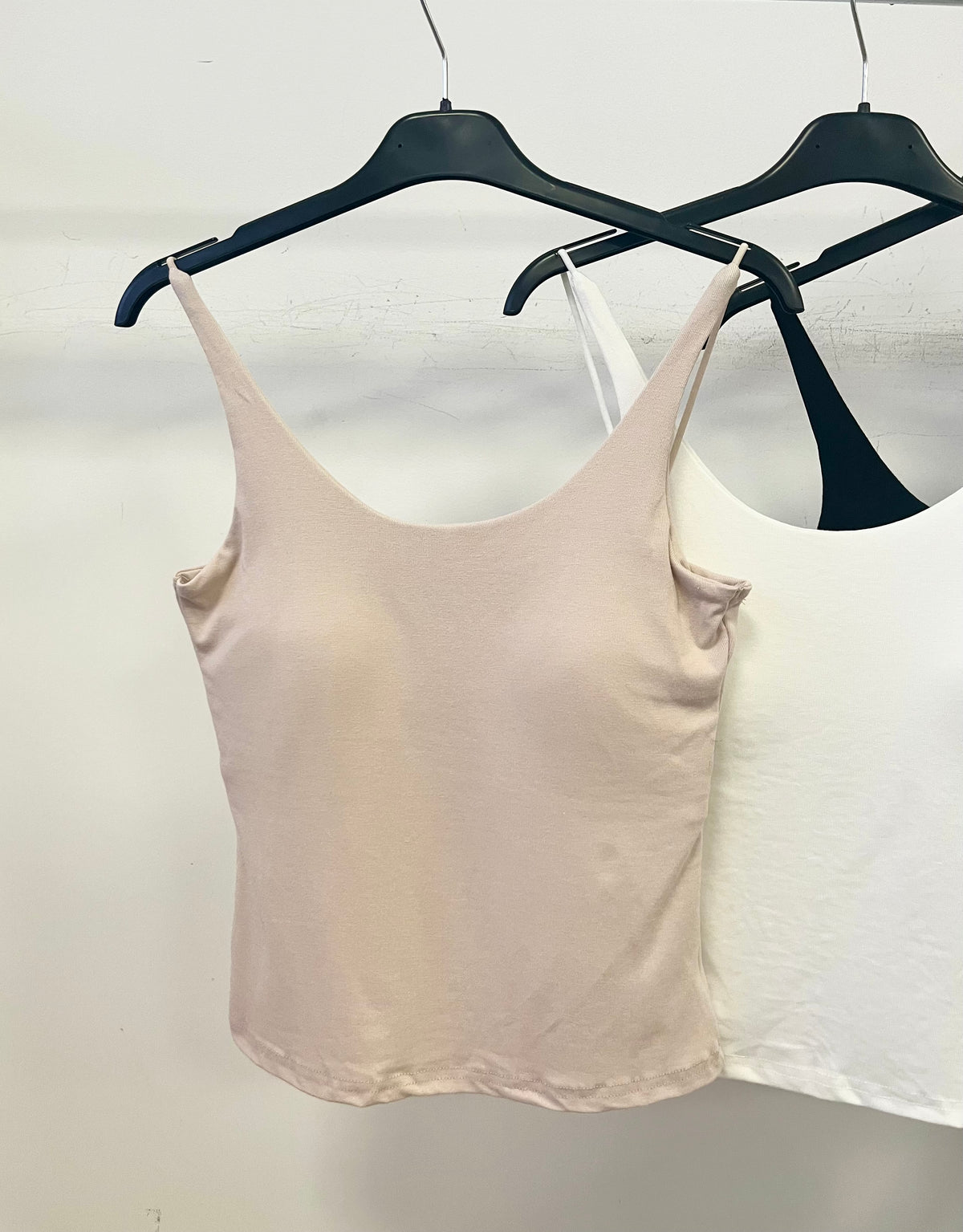 5037 IZZY spagetti pántos top