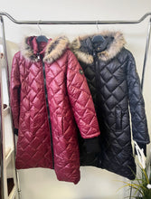 Kép betöltése a galériamegjelenítőbe: 88907 MONETT steppelt passzés ujjú kabát
