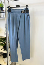 Kép betöltése a galériamegjelenítőbe: 19111 ELIRIS átlapolt nadrág övvel
