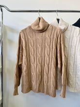 Kép betöltése a galériamegjelenítőbe: 1966 MARTINA fonott mintás kötött pulóver
