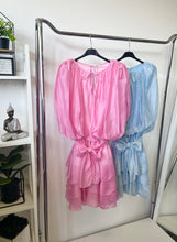 Kép betöltése a galériamegjelenítőbe: 16829 KIARA műselyem ruha
