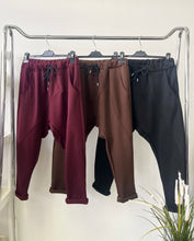 Kép betöltése a galériamegjelenítőbe: 3458 ÜLEPES bundás pamut nadrág
