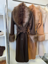 Kép betöltése a galériamegjelenítőbe: 90412 TAMARA szövetkabát műszőrmével
