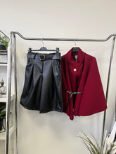 Kép betöltése a galériamegjelenítőbe: 8730 CHARLIE műbőr térdnadrág
