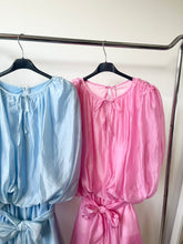 Kép betöltése a galériamegjelenítőbe: 16829 KIARA műselyem ruha
