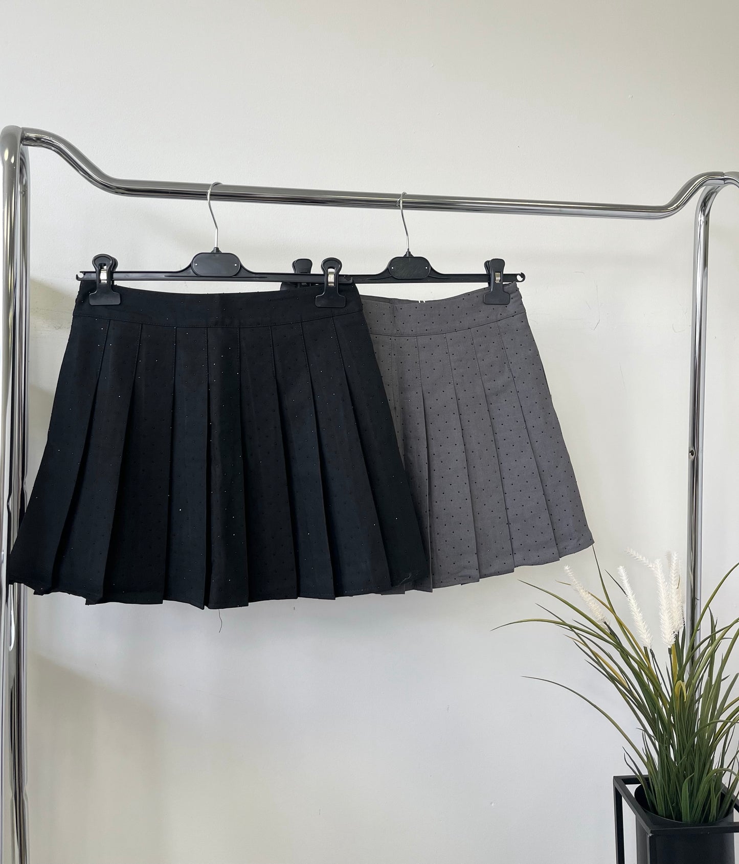 8380 STRASSZKÖVES rakott mini szoknya /sort