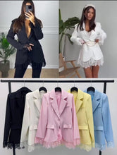 Kép betöltése a galériamegjelenítőbe: 45305 SASSY blézer csipke diszítéssel
