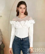 Kép betöltése a galériamegjelenítőbe: 19553 HENY fodros felső necc betéttel
