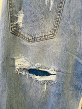 Kép betöltése a galériamegjelenítőbe: 1372 KELLY bőszárú középkék farmer
