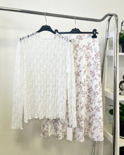 Kép betöltése a galériamegjelenítőbe: 0030501 BENITA csipke felső
