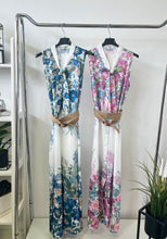 Kép betöltése a galériamegjelenítőbe: 17178 MARIANN virágos masnis nyakú vászonruha
