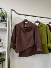 Kép betöltése a galériamegjelenítőbe: 33512 MELBA átlapolt kiskabát
