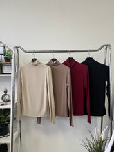 Kép betöltése a galériamegjelenítőbe: 3705 NINETT vékony fèlgarbó felső
