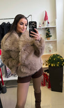 Kép betöltése a galériamegjelenítőbe: 9411 LISA műszőrme bunda
