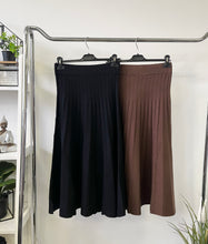 Kép betöltése a galériamegjelenítőbe: 0156 RONY kötött A vonalú midi szoknya
